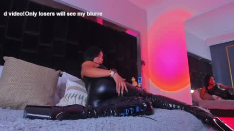 zoevidal_ online show from 02/03/25, 06:07