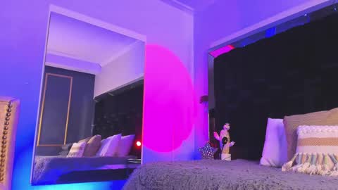 zoevidal_ online show from 03/05/25, 12:00