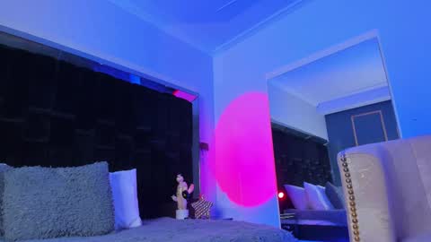 zoevidal_ online show from 03/07/25, 11:51