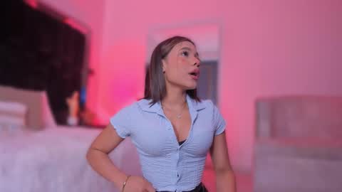 zoevidal_ online show from 09/13/25, 12:05