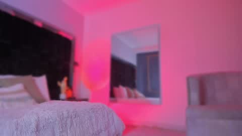 zoevidal_ online show from 09/18/25, 11:56