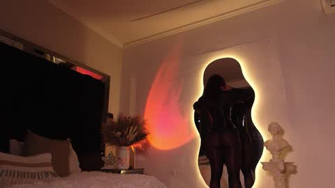 zoevidal_ online show from 10/26/25, 12:11