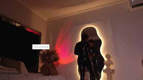 zoevidal_ online show from 12/14/25, 11:59