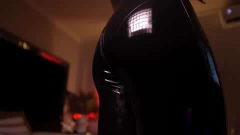 zoevidal_ online show from 01/17/26, 12:10