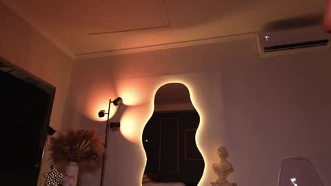 zoevidal_ online show from 04/16/26, 12:06