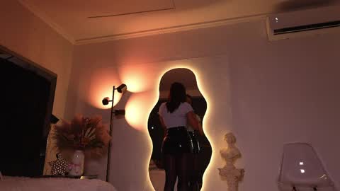 zoevidal_ online show from 04/20/26, 11:57