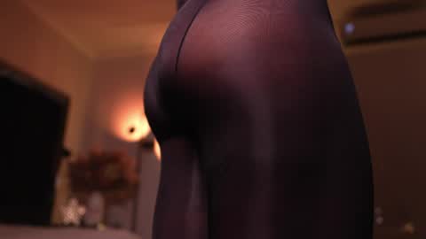 zoevidal_ online show from 04/22/26, 12:07