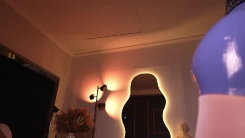 zoevidal_ online show from 04/23/26, 12:29