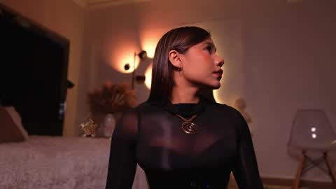 zoevidal_ online show from 05/19/26, 12:11