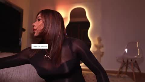 zoevidal_ online show from 06/10/26, 12:04