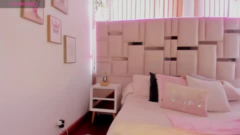 zoey thommpson online show from 11/30/25, 03:49