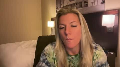 Zoeydanner online show from 01/15/26, 04:11