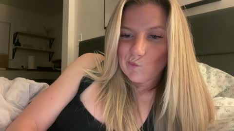 Snapshot of zoeydanner chatting on 07/09/26, 07:34 Zoeydanner online show from 07/09/26, 07:34