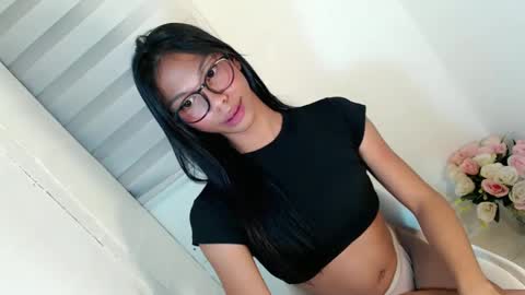 Snapshot of zoeygorgeous19 chatting on 02/23/25, 05:39 zoey online show from 02/23/25, 05:39