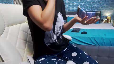 Zoey online show from 10/03/25, 01:19