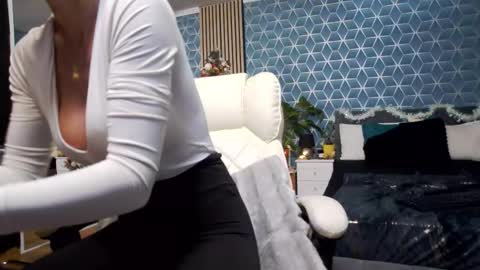 Zoey online show from 12/02/25, 07:20