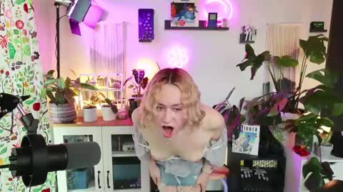 Zoey Ryan online show from 11/21/25, 05:33