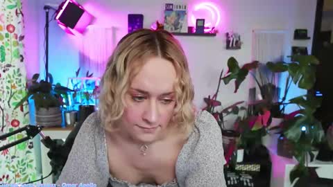 Zoey Ryan online show from 12/16/25, 05:51