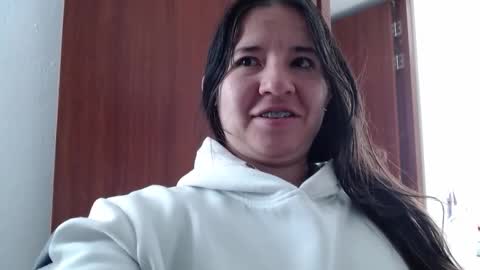 Snapshot of zohe_ chatting on 01/19/25, 02:28 zohe online show from 01/19/25, 02:28