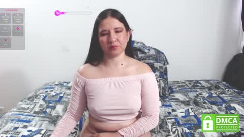 Snapshot of zohe_ chatting on 01/22/25, 12:17 zohe online show from 01/22/25, 12:17