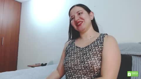 Snapshot of zohe_ chatting on 10/06/25, 08:34 zohe online show from 10/06/25, 08:34