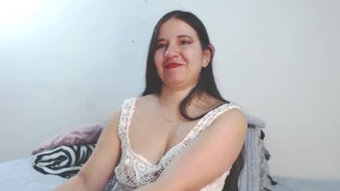 Snapshot of zohe_ chatting on 10/10/25, 09:30 zohe online show from 10/10/25, 09:30