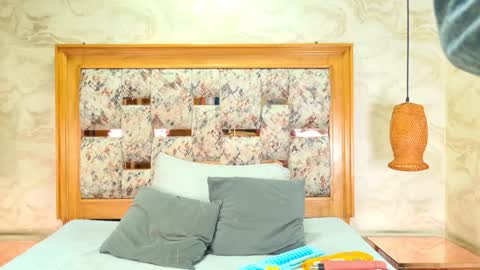 zoley  online show from 10/20/25, 03:07