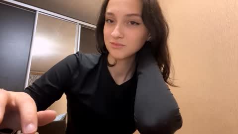 Lisa online show from 12/17/25, 02:23