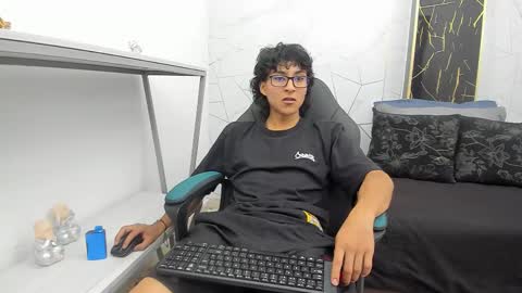     online show from 10/30/25, 09:04