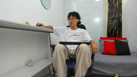     online show from 11/11/25, 07:58