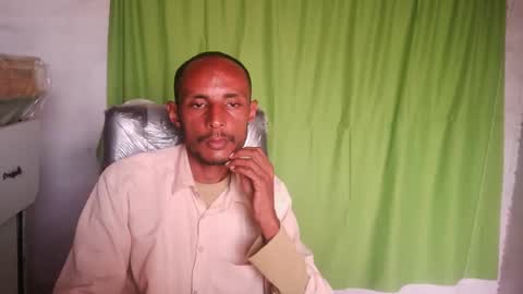 Snapshot of zoyakhan803 chatting on 02/11/25, 11:43 zoyakhan803 online show from 02/11/25, 11:43