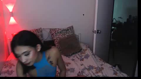 Snapshot of zue_sexy_aasian chatting on 12/20/25, 06:48 Zoe online show from 12/20/25, 06:48