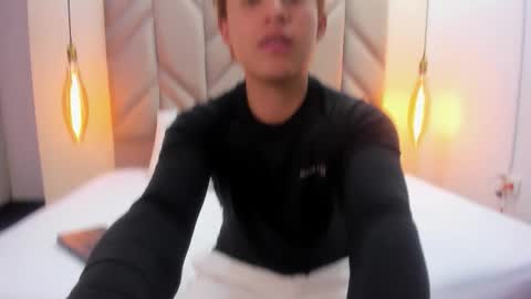 Snapshot of zukulankurozaki chatting on 11/06/25, 04:19 Zukulan online show from 11/06/25, 04:19