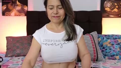 Snapshot of zuly_zahir_01 chatting on 02/25/25, 12:55 zuly goode online show from 02/25/25, 12:55