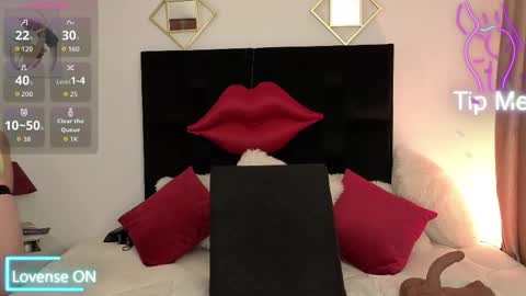 Snapshot of zuly_zahir_01 chatting on 11/14/25, 09:57 zuly goode online show from 11/14/25, 09:57