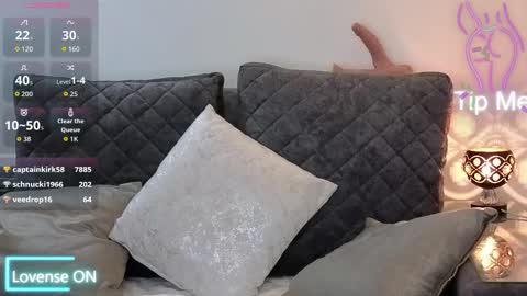 Snapshot of zuly_zahir_01 chatting on 12/16/25, 12:15 zuly goode online show from 12/16/25, 12:15