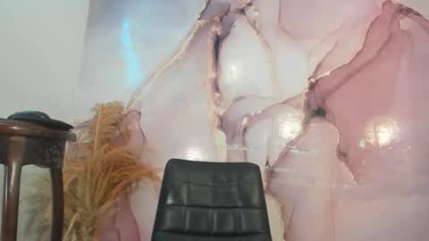 Zuri Lux online show from 12/04/25, 09:34