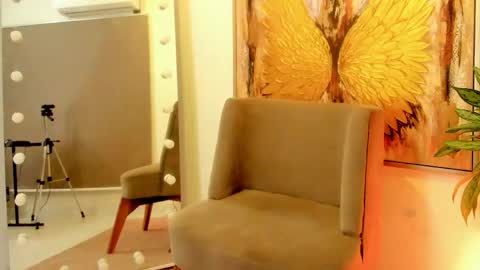 ZURY online show from 05/15/26, 11:17