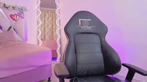 ZURY   online show from 11/12/25, 11:21