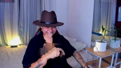 Zury Ramirez online show from 04/18/26, 10:32