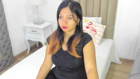 Im Zusan My schedule is from 1030pm to 430 am colombian time online show from 04/08/26, 02:22