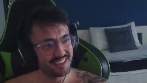 Snapshot of zusta10 chatting on 11/18/25, 12:42 zusta10 online show from 11/18/25, 12:42