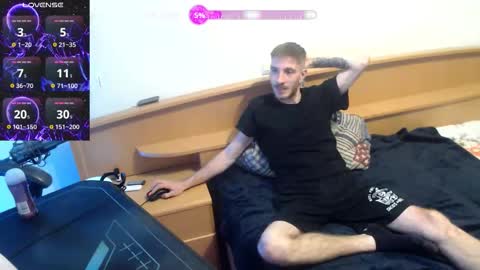 Zuzmoe online show from 12/21/25, 10:17