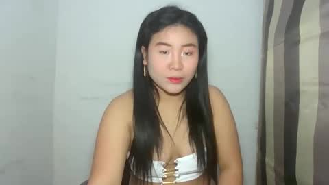 Snapshot of zyeii chatting on 10/19/25, 07:36 sweet lylia online show from 10/19/25, 07:36