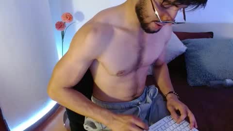 Snapshot of zyon_benet1 chatting on 09/09/25, 01:32 Zyon online show from 09/09/25, 01:32