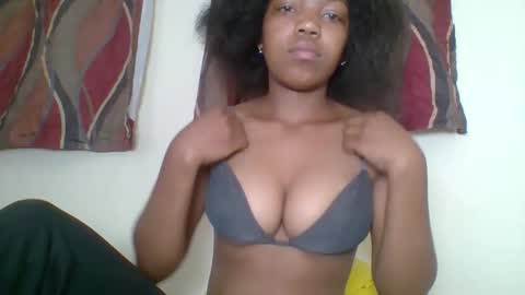 zyraelle_01 online show from 04/21/26, 02:51