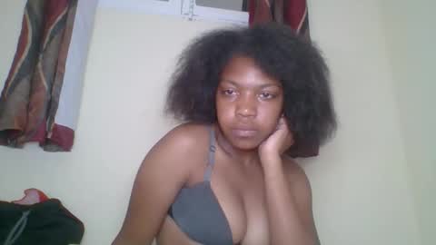 zyraelle_01 online show from 04/22/26, 07:15