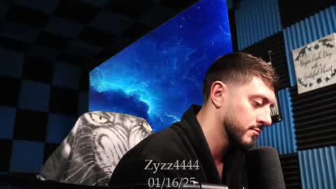 Snapshot of zyzz4444 chatting on 01/16/25, 07:38 Greek God online show from 01/16/25, 07:38