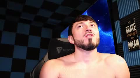 Snapshot of zyzz4444 chatting on 02/18/25, 02:16 Greek God online show from 02/18/25, 02:16