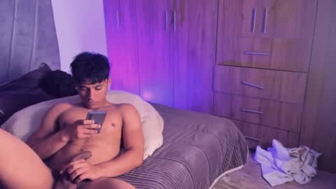 zyzz_1812 online show from 09/12/25, 11:04